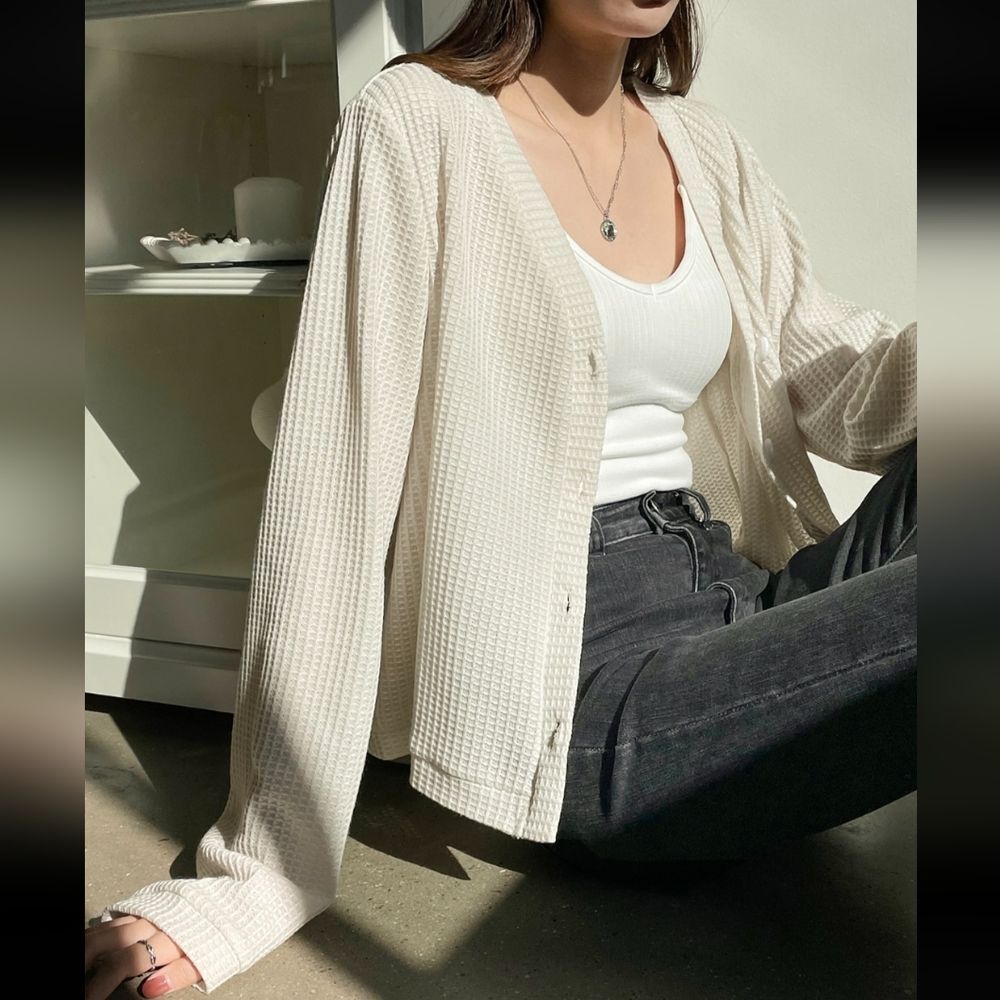 Dazy SHEIN Women's Cream Button Front Long Sleeve Knit Top Size Medium ๐ - Picture 3 of 12